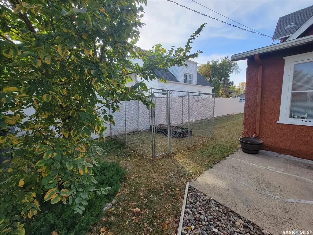 406 1st Street E Wilkie SK S0K 4W0