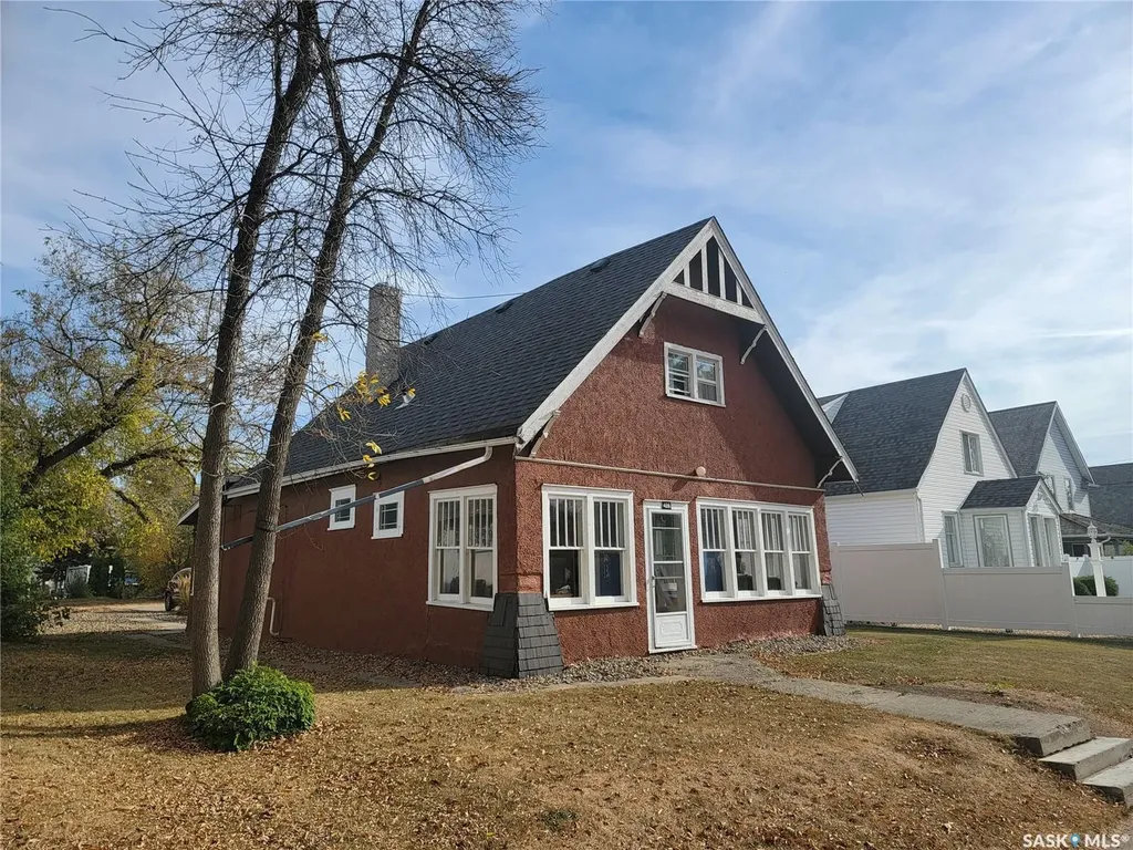 406 1st Street E Wilkie SK S0K 4W0