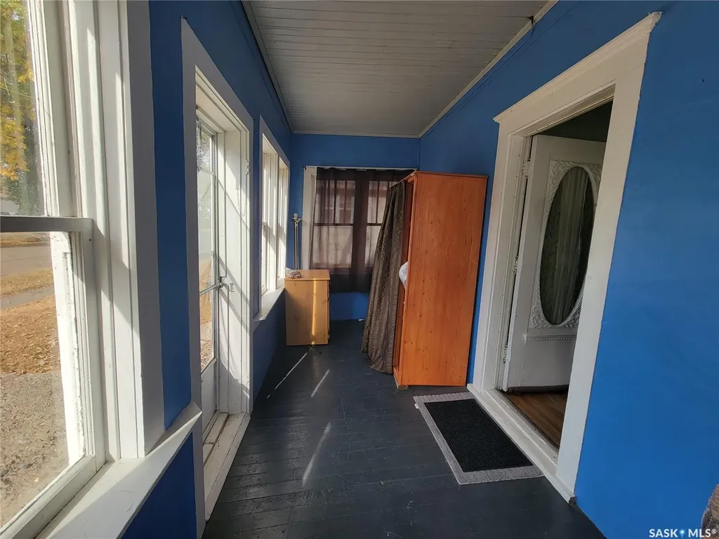 406 1st Street E Wilkie SK S0K 4W0