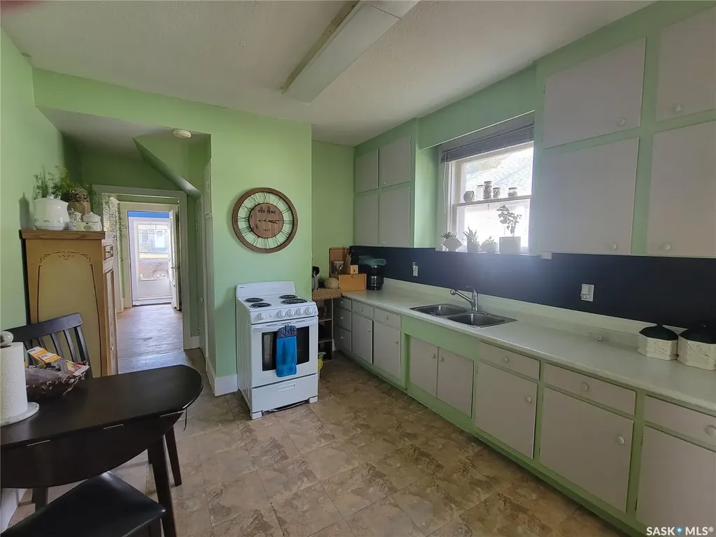 406 1st Street E Wilkie SK S0K 4W0
