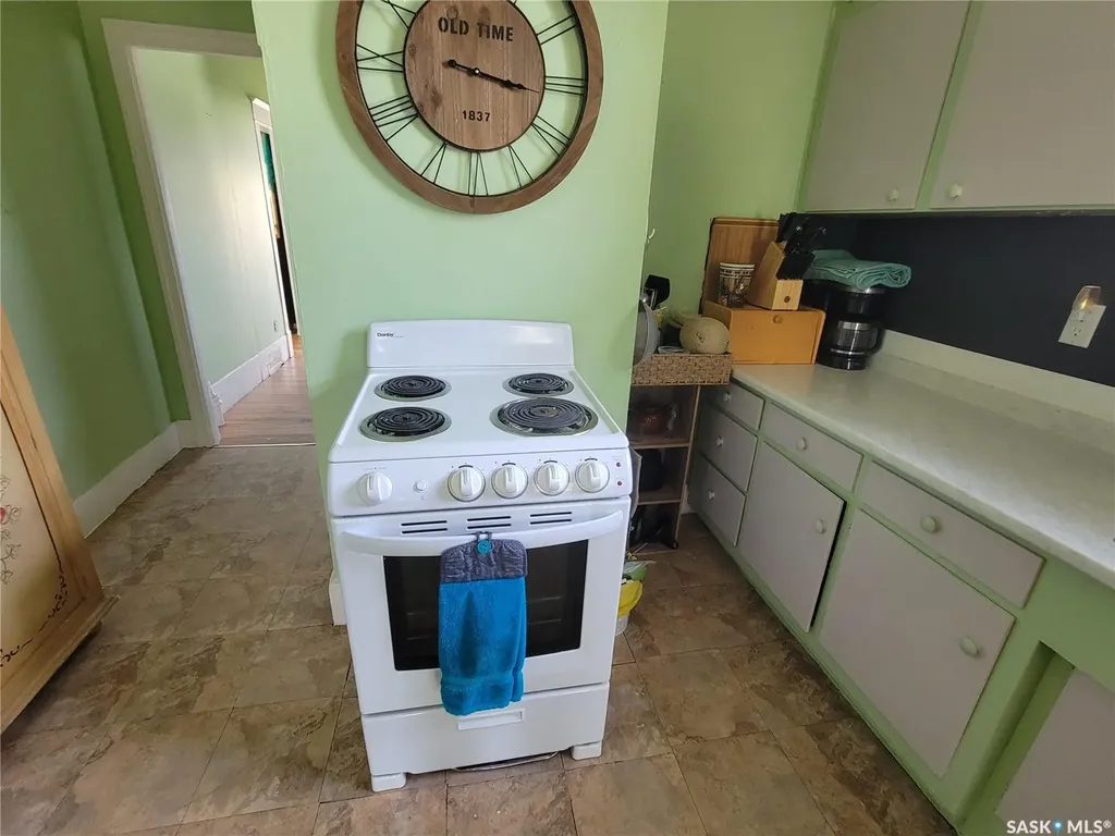 406 1st Street E Wilkie SK S0K 4W0