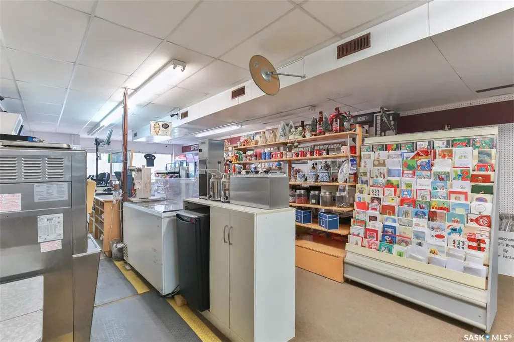 325 & 329 4th Avenue SW Moose Jaw SK S6H 5V3