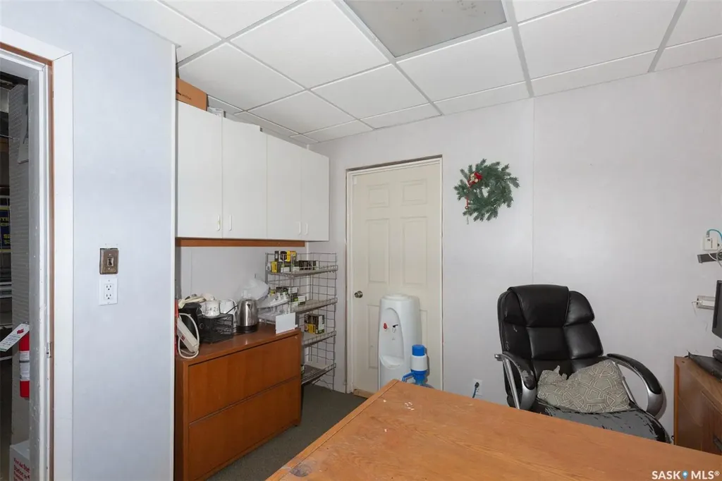 325 & 329 4th Avenue SW Moose Jaw SK S6H 5V3