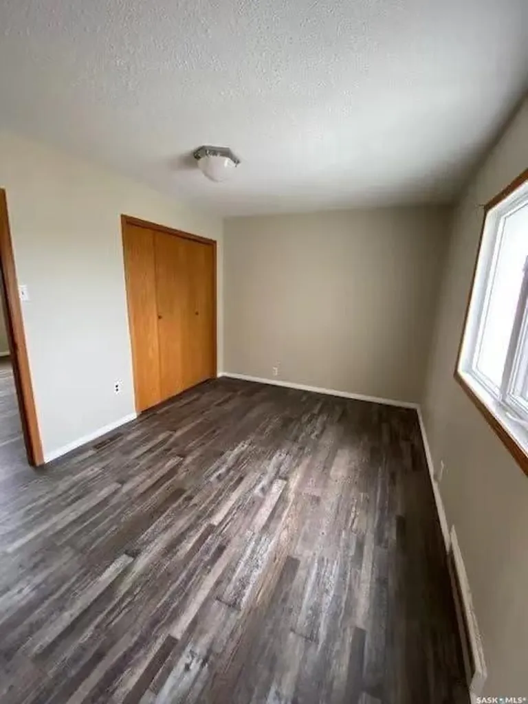325 & 329 4th Avenue SW Moose Jaw SK S6H 5V3