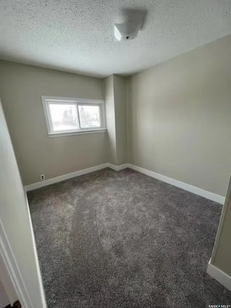325 & 329 4th Avenue SW Moose Jaw SK S6H 5V3