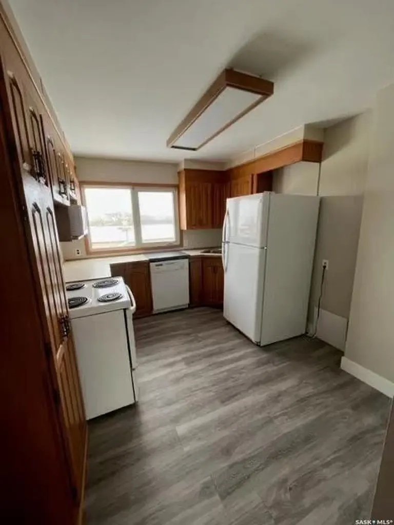 325 & 329 4th Avenue SW Moose Jaw SK S6H 5V3