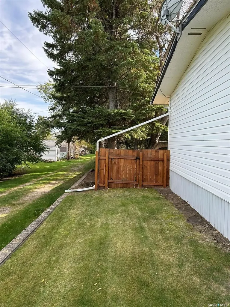 602 Hall Street Kelvington SK S0A 1W0