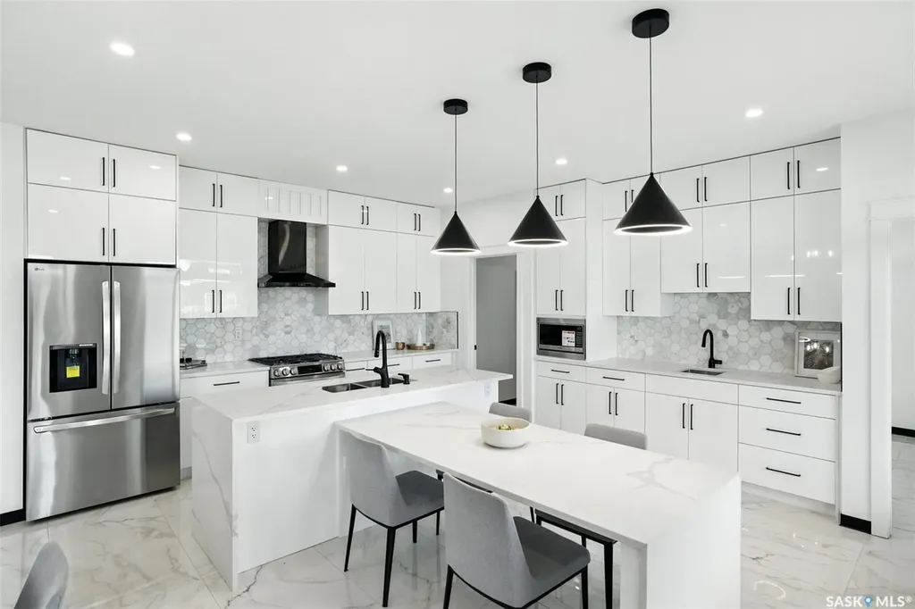 319 Woolf Bay Saskatoon SK S7W 1E5