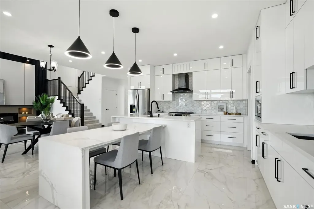 319 Woolf Bay Saskatoon SK S7W 1E5