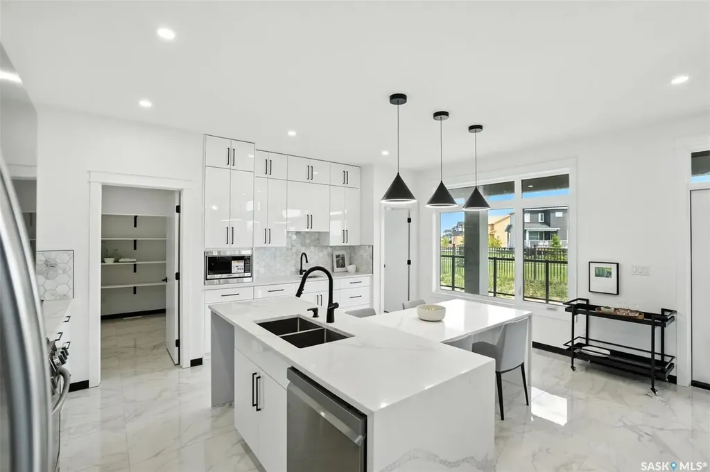 319 Woolf Bay Saskatoon SK S7W 1E5