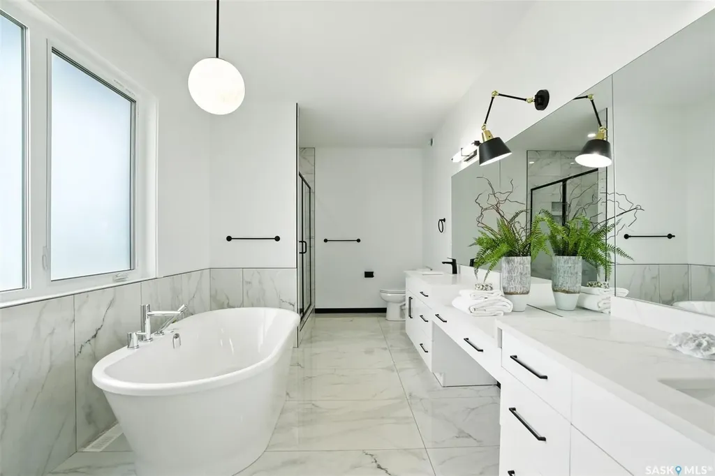 319 Woolf Bay Saskatoon SK S7W 1E5