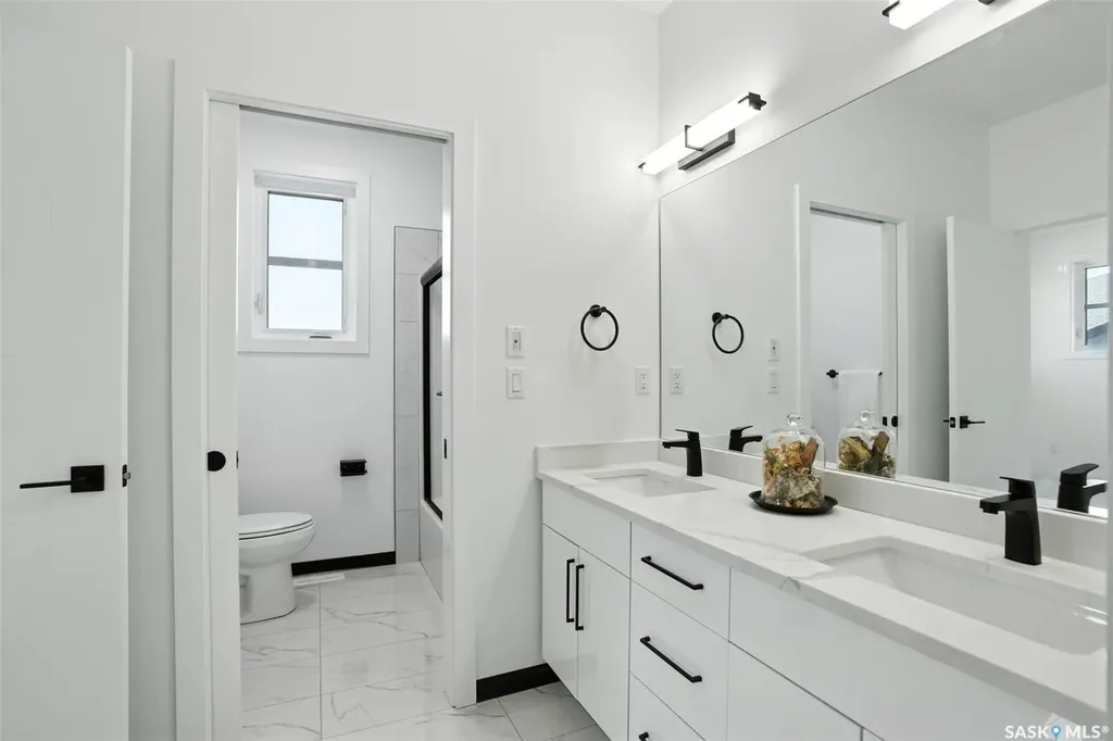 319 Woolf Bay Saskatoon SK S7W 1E5