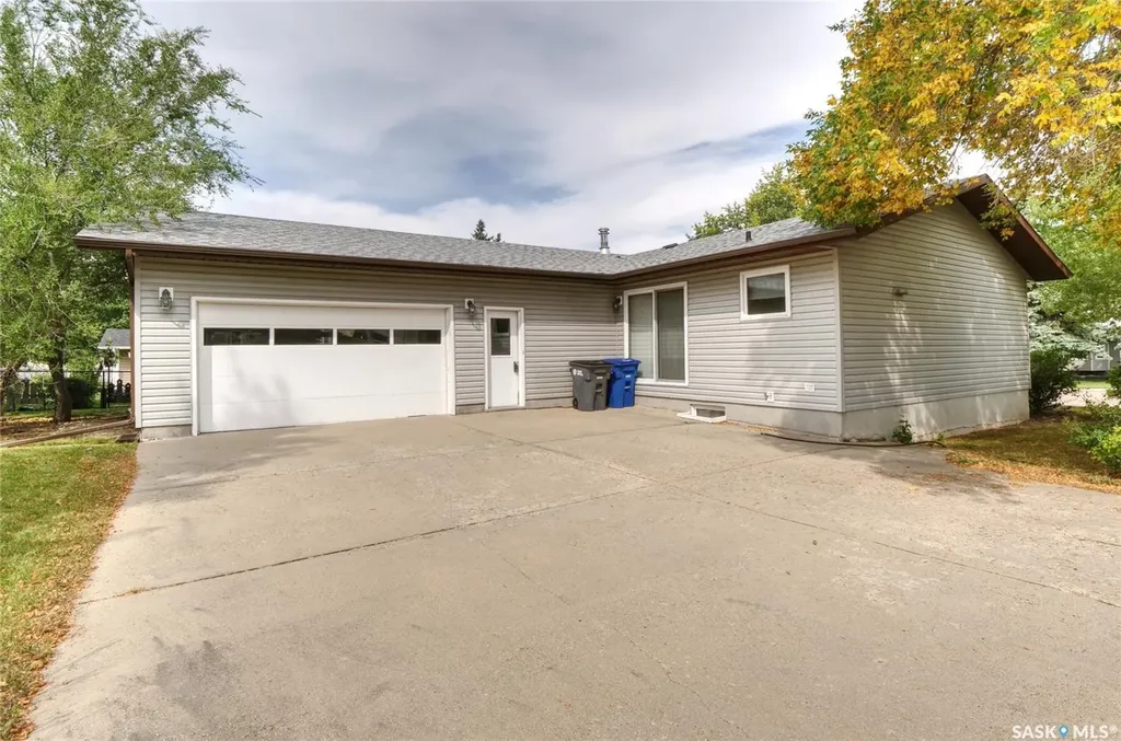 1008 Parklane Drive Assiniboia SK S0H 0B0