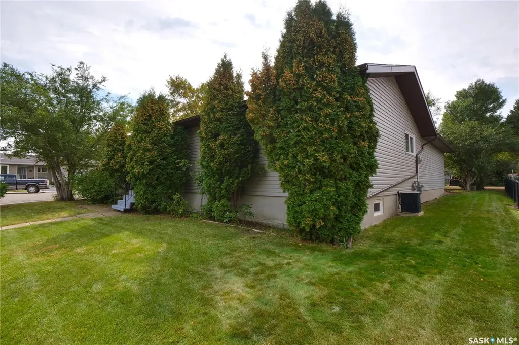 1008 Parklane Drive Assiniboia SK S0H 0B0