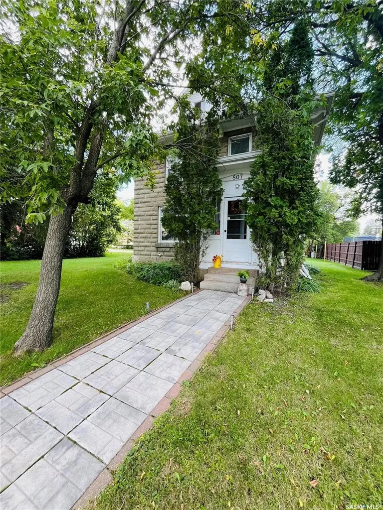 807 Gordon Street Moosomin SK S0G 3N0