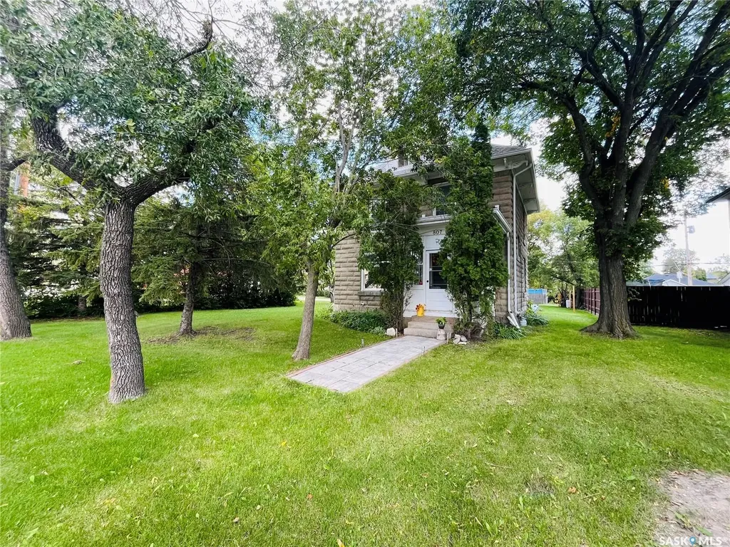 807 Gordon Street Moosomin SK S0G 3N0