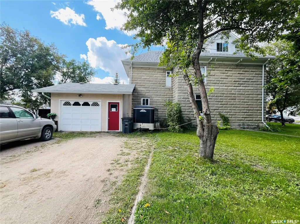807 Gordon Street Moosomin SK S0G 3N0