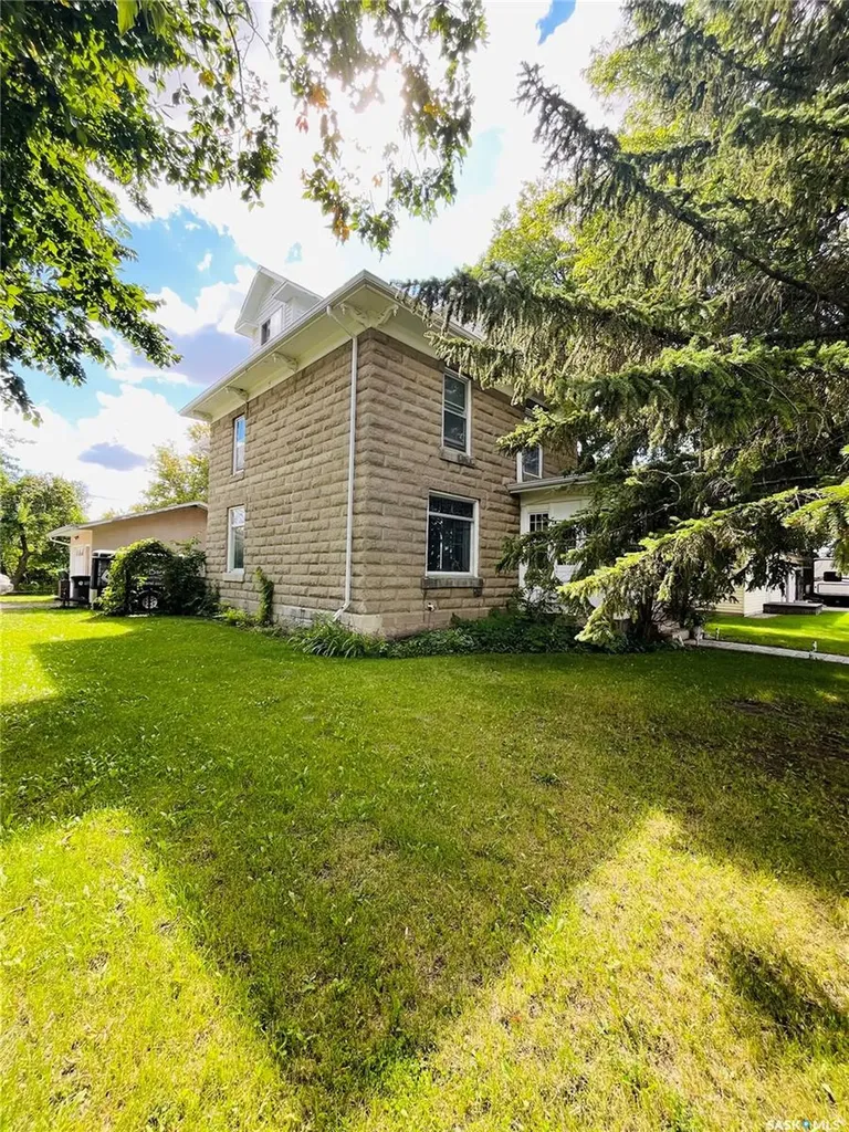 807 Gordon Street Moosomin SK S0G 3N0