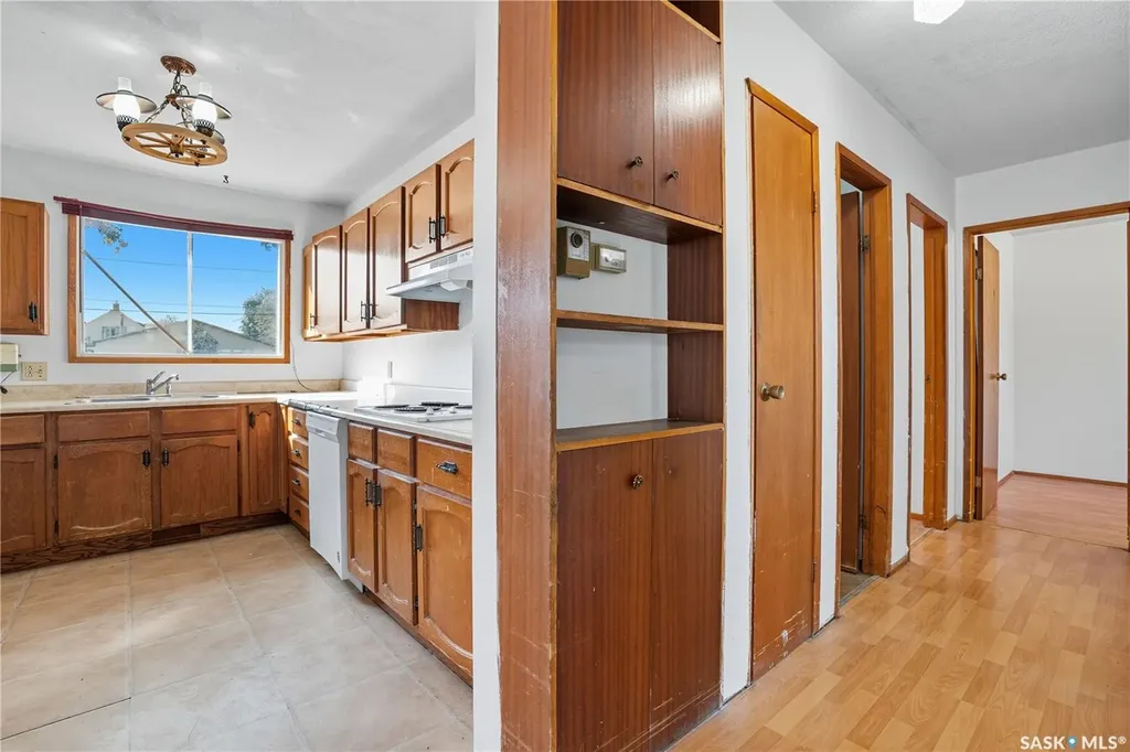 244 5th Avenue E Gravelbourg SK S0H 1X0