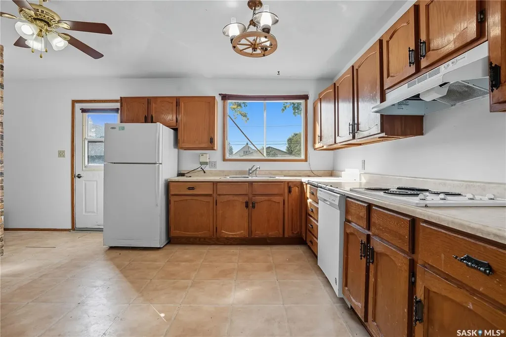 244 5th Avenue E Gravelbourg SK S0H 1X0