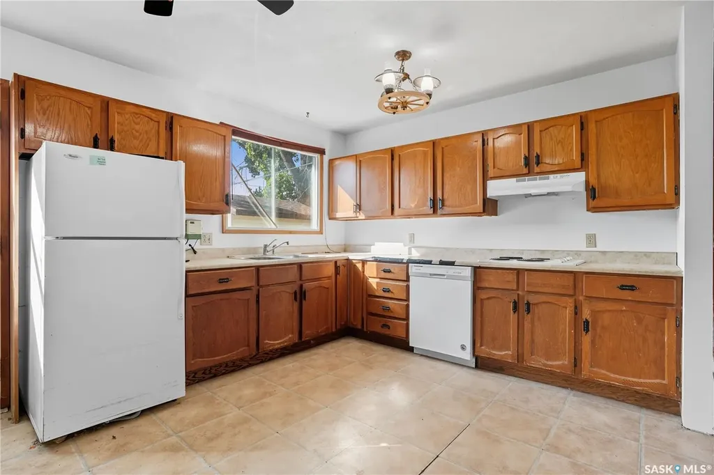 244 5th Avenue E Gravelbourg SK S0H 1X0