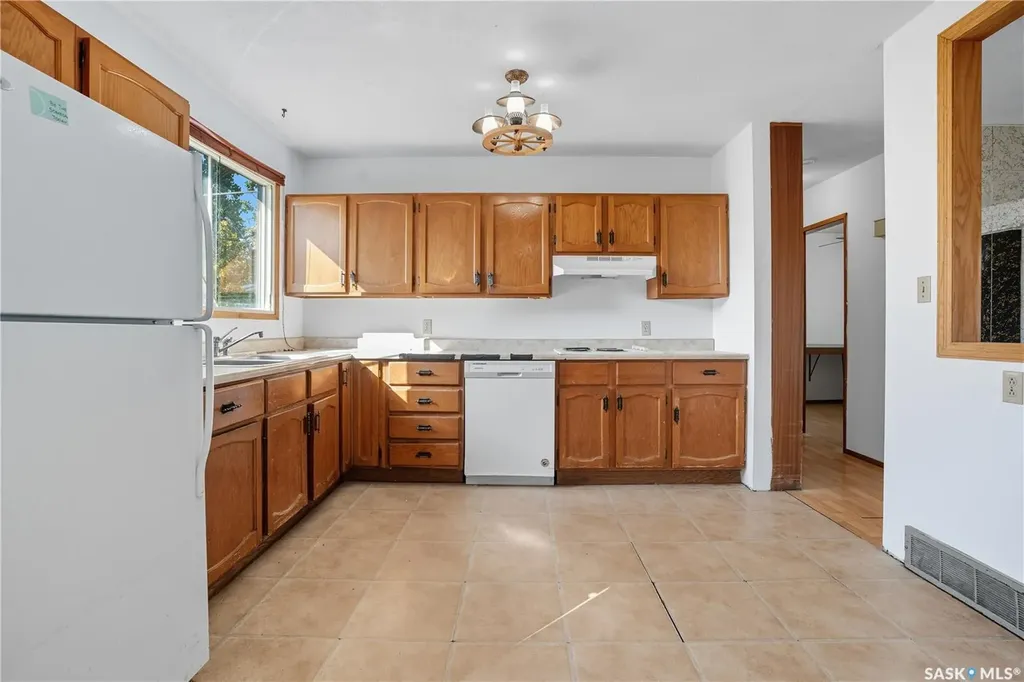 244 5th Avenue E Gravelbourg SK S0H 1X0