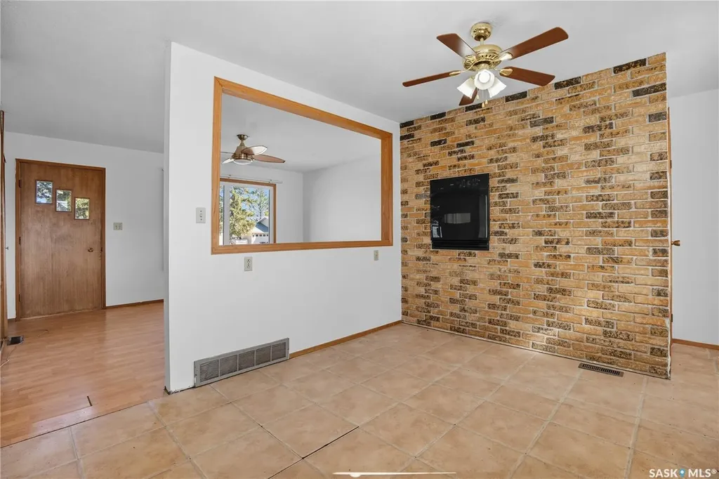 244 5th Avenue E Gravelbourg SK S0H 1X0