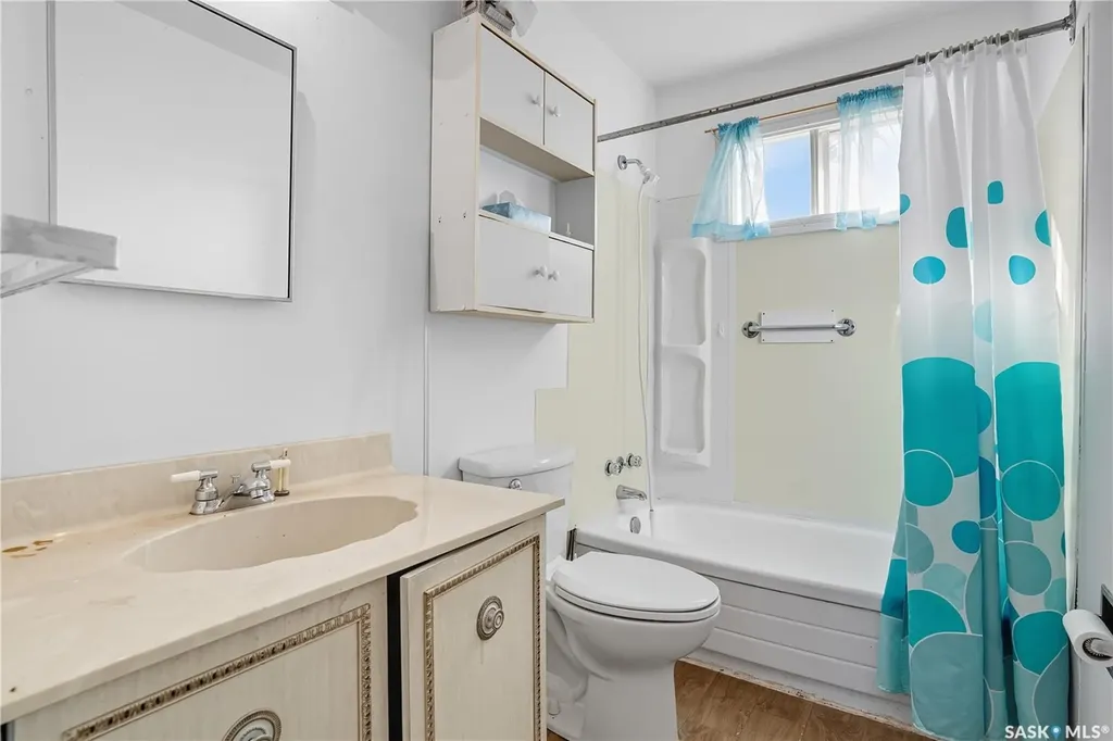 244 5th Avenue E Gravelbourg SK S0H 1X0