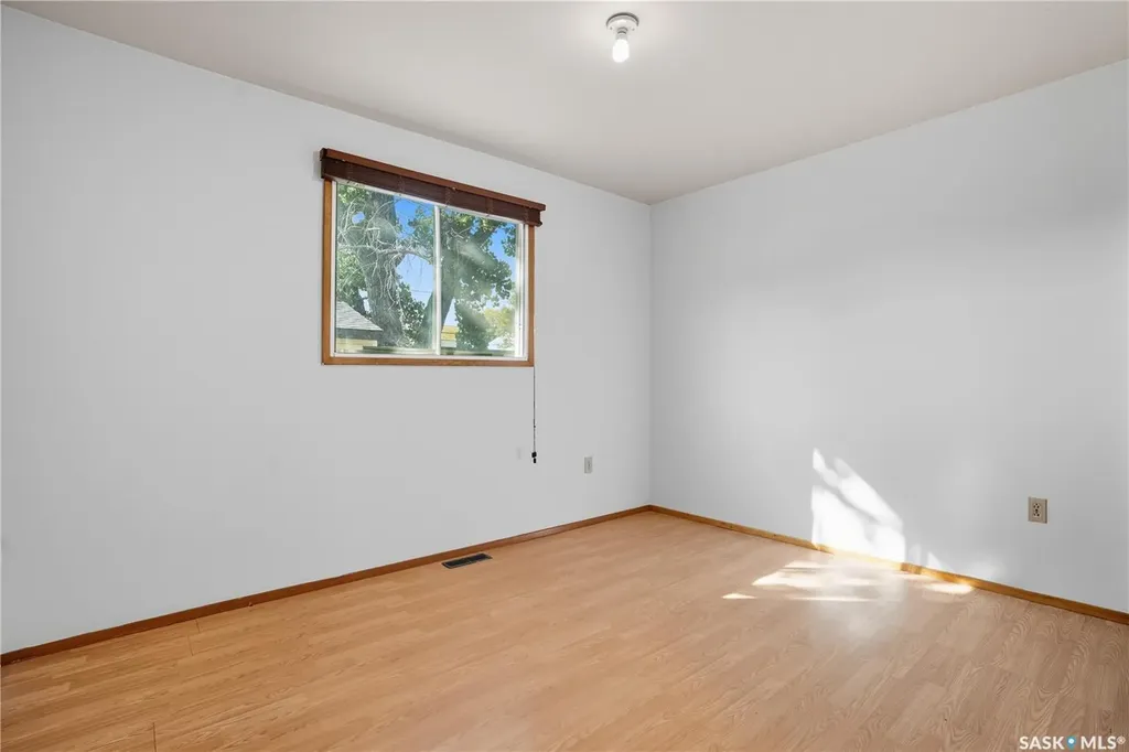 244 5th Avenue E Gravelbourg SK S0H 1X0