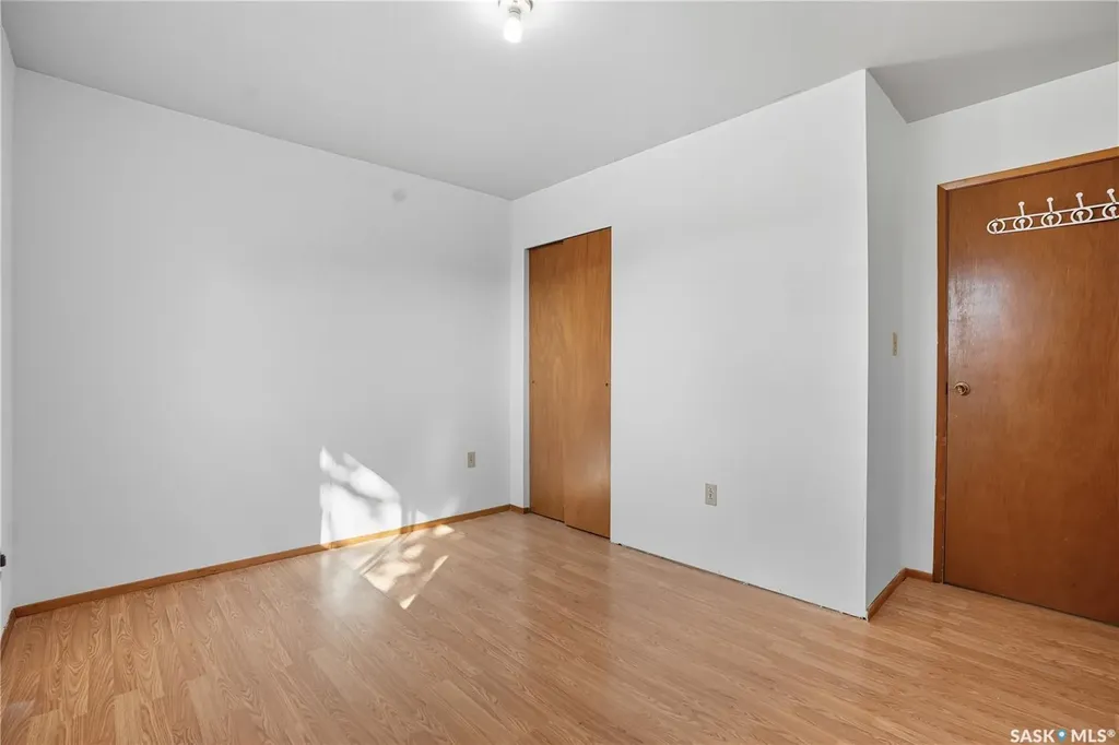 244 5th Avenue E Gravelbourg SK S0H 1X0