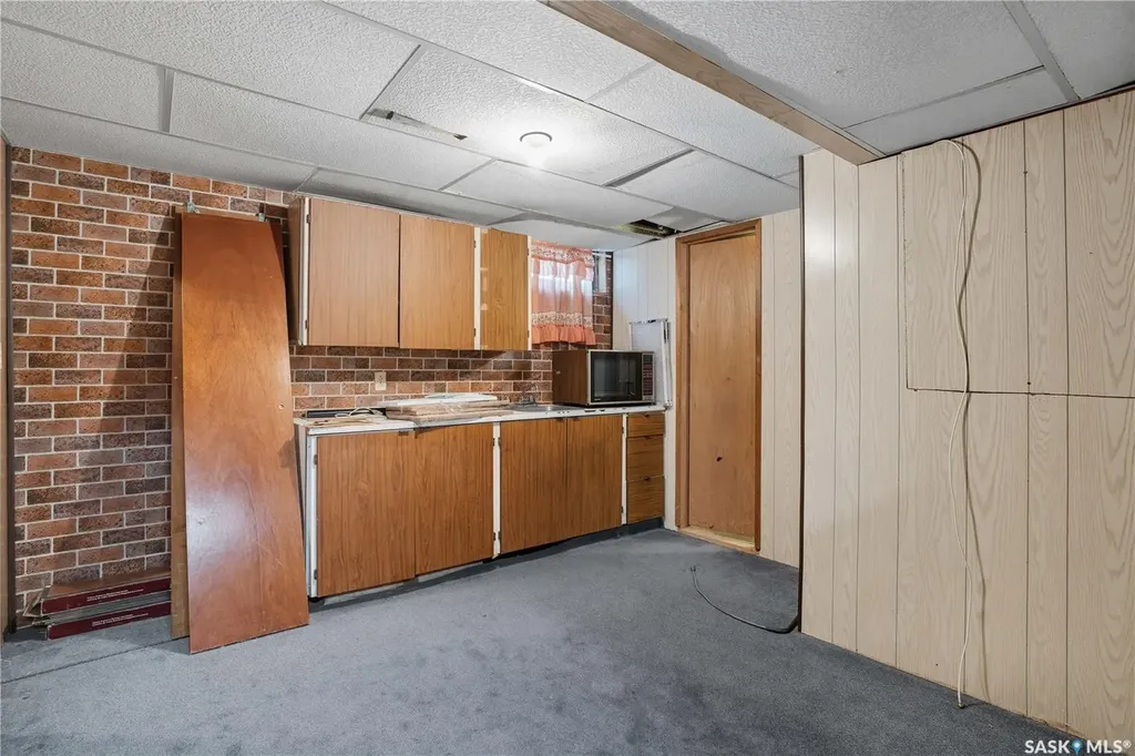 244 5th Avenue E Gravelbourg SK S0H 1X0