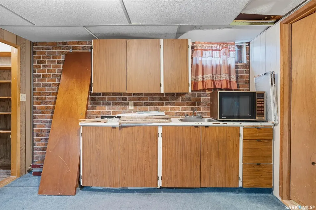 244 5th Avenue E Gravelbourg SK S0H 1X0