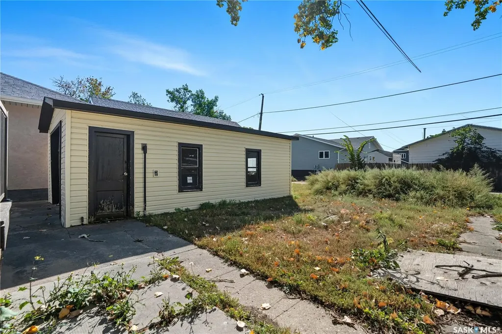 244 5th Avenue E Gravelbourg SK S0H 1X0