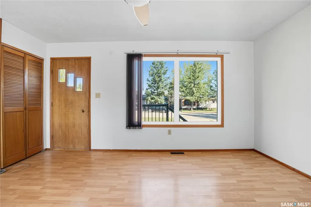 244 5th Avenue E Gravelbourg SK S0H 1X0