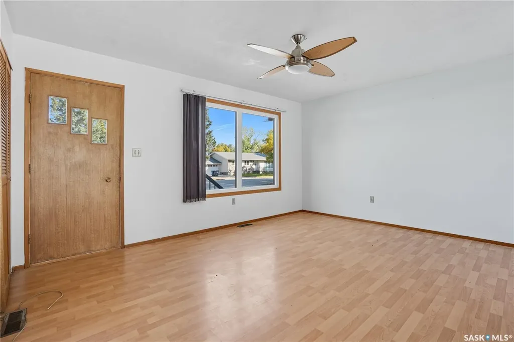 244 5th Avenue E Gravelbourg SK S0H 1X0