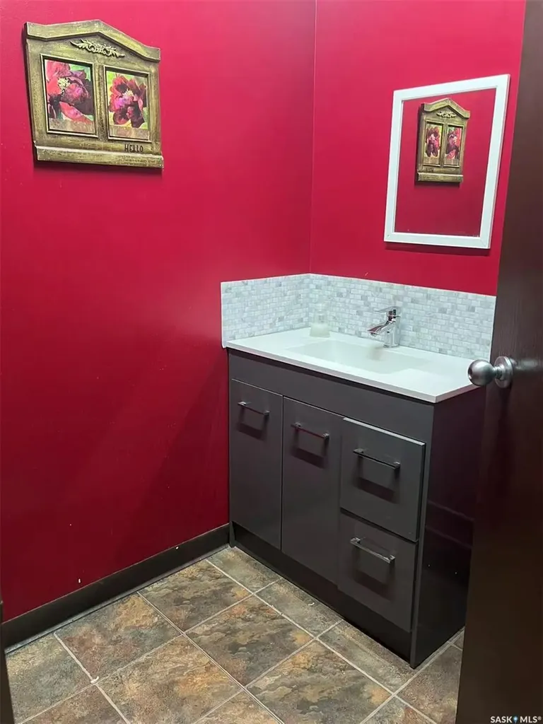 727 22nd Street Saskatoon SK S7M 0R6