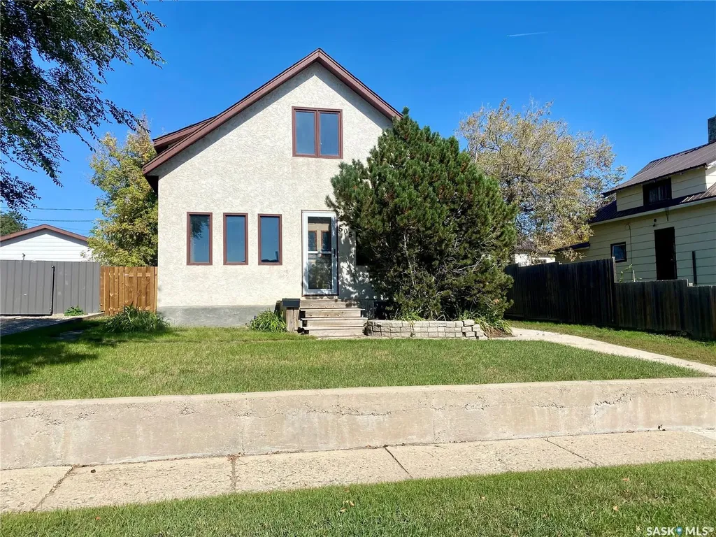 505 2nd Street Estevan SK S4A 0K6