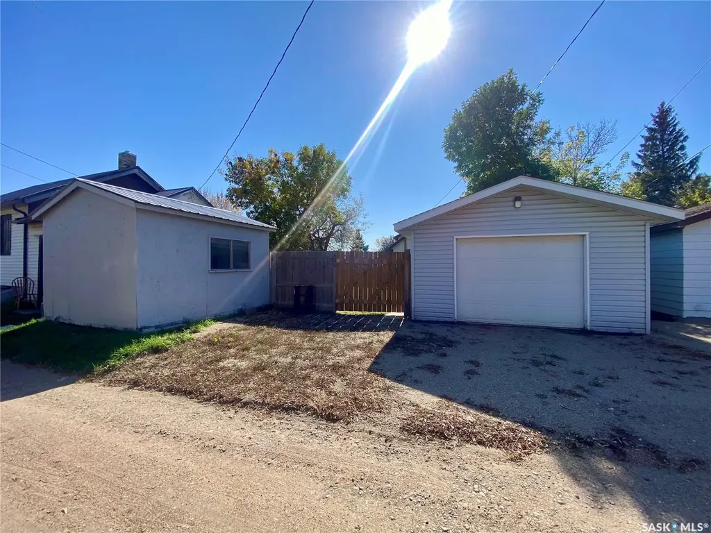 505 2nd Street Estevan SK S4A 0K6