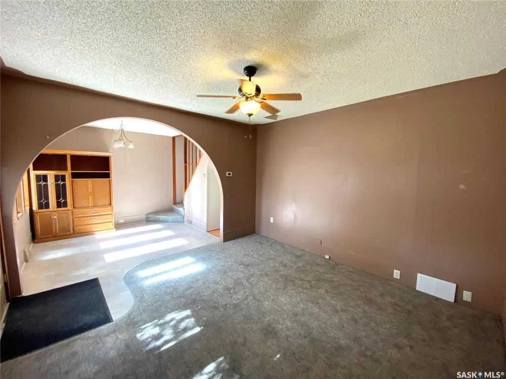 505 2nd Street Estevan SK S4A 0K6