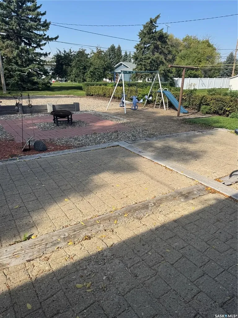 203 Macdonald Street Stockholm SK S0A 3Y0