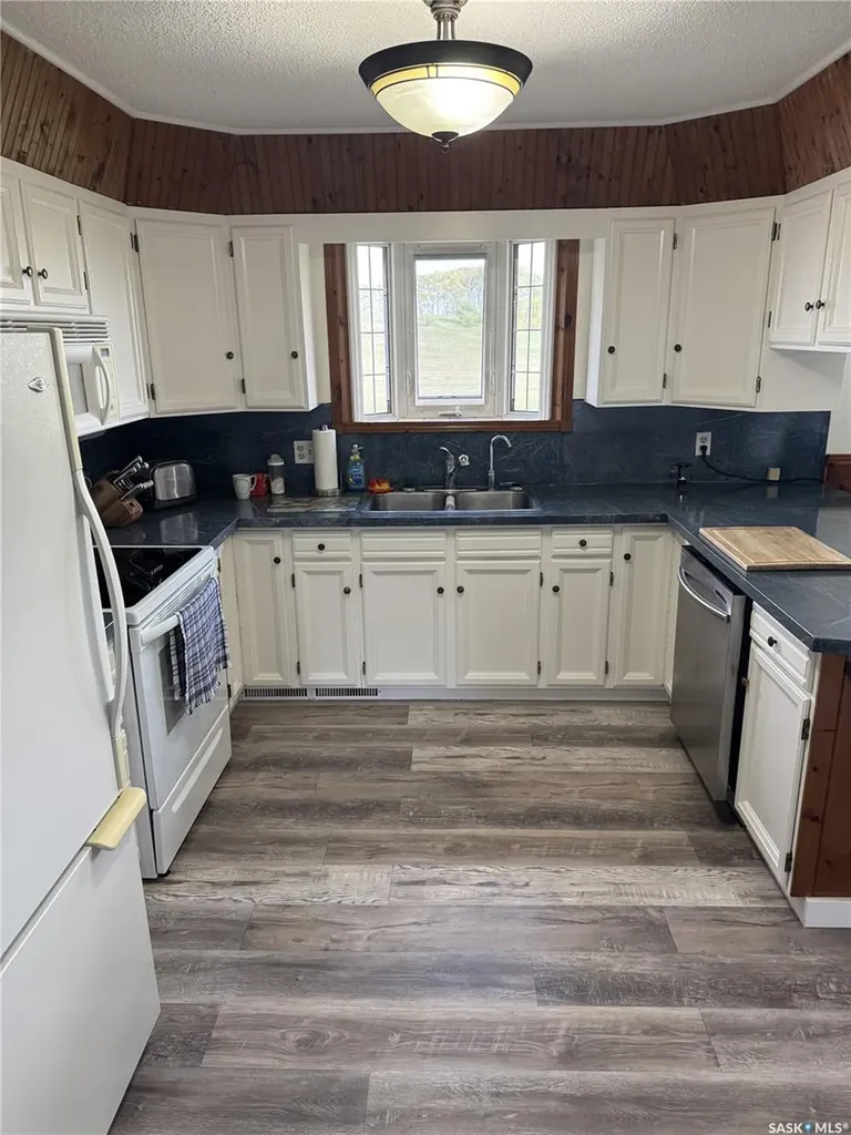 203 Macdonald Street Stockholm SK S0A 3Y0