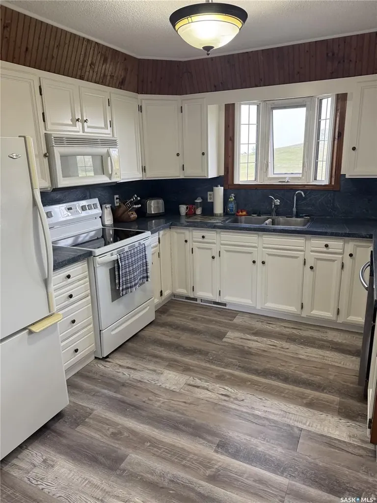 203 Macdonald Street Stockholm SK S0A 3Y0