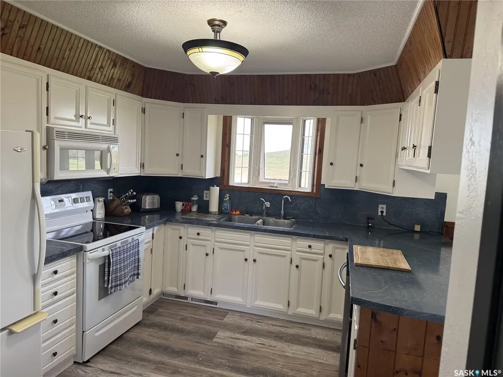 203 Macdonald Street Stockholm SK S0A 3Y0