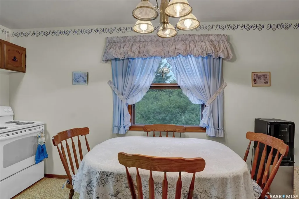 524 6th Avenue E Assiniboia SK S0H 0B0