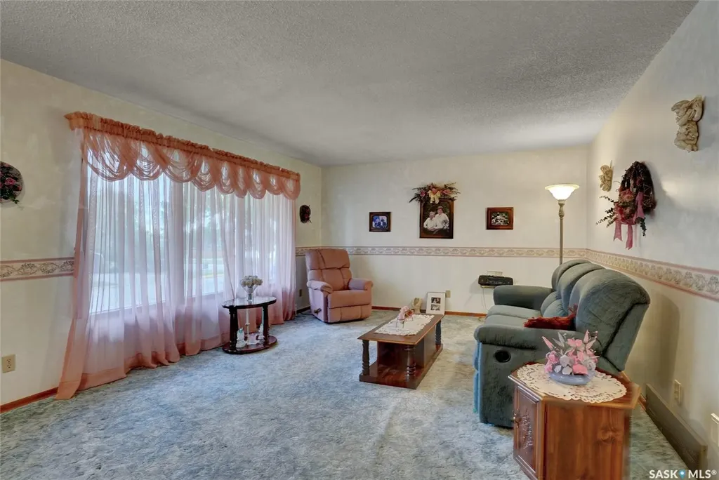 524 6th Avenue E Assiniboia SK S0H 0B0