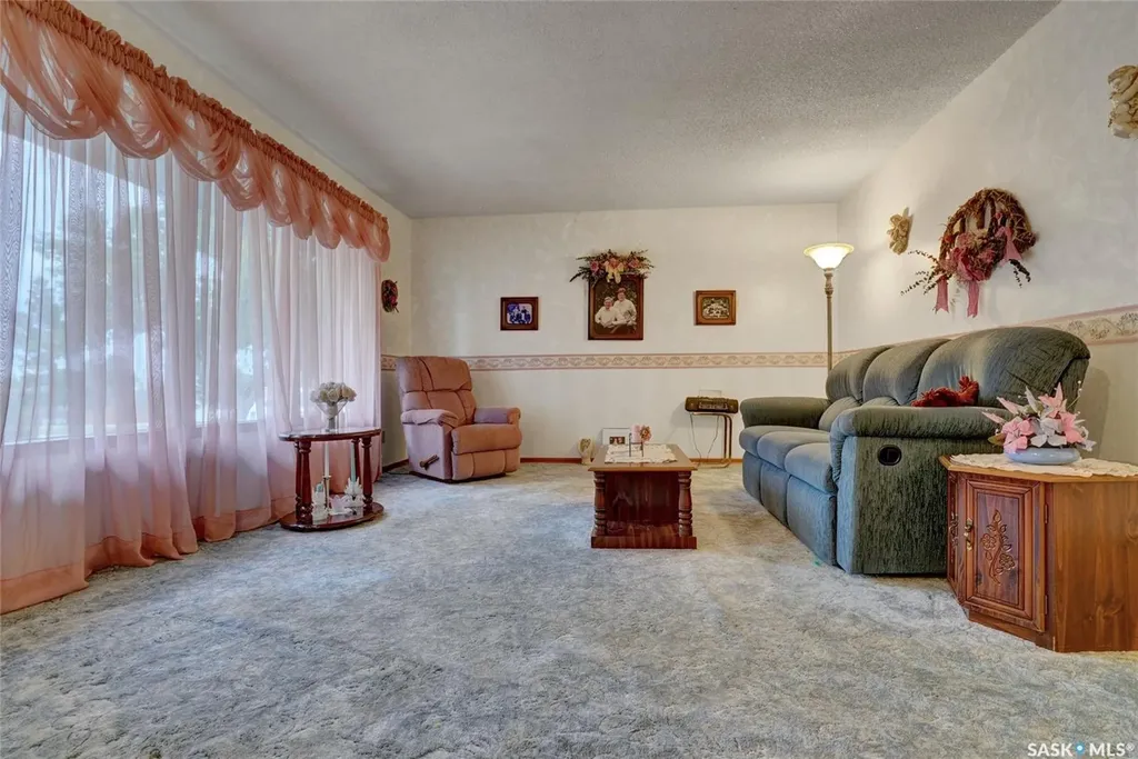 524 6th Avenue E Assiniboia SK S0H 0B0