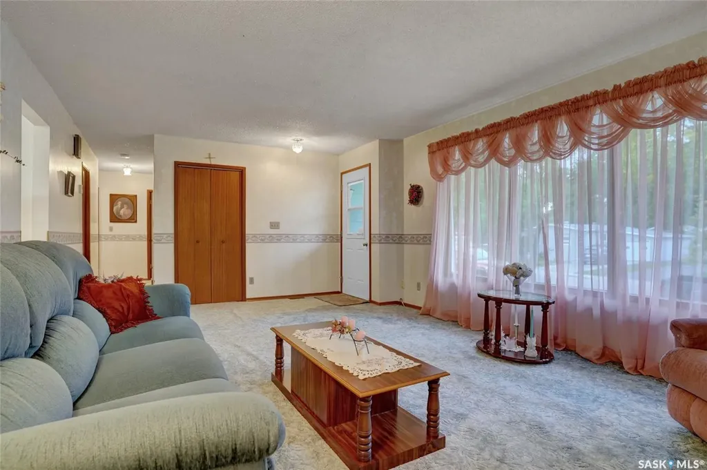 524 6th Avenue E Assiniboia SK S0H 0B0