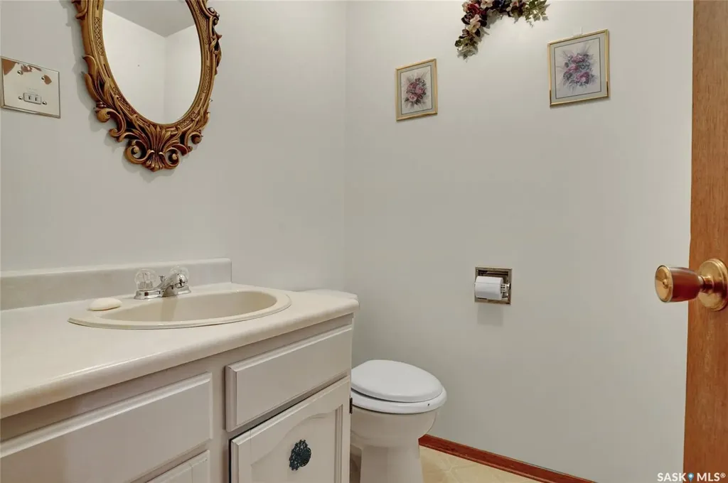 524 6th Avenue E Assiniboia SK S0H 0B0