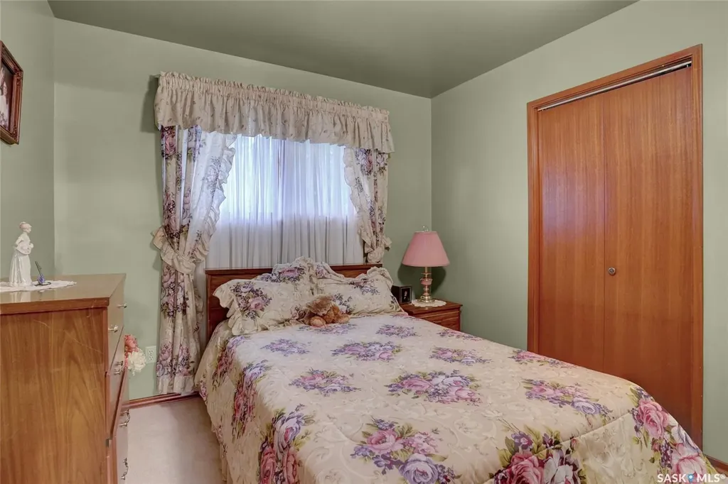 524 6th Avenue E Assiniboia SK S0H 0B0