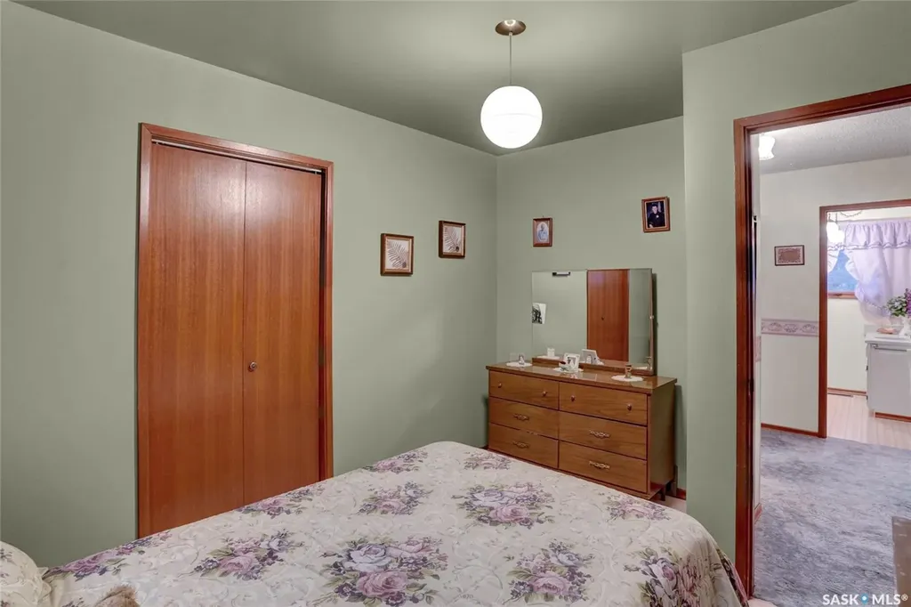 524 6th Avenue E Assiniboia SK S0H 0B0